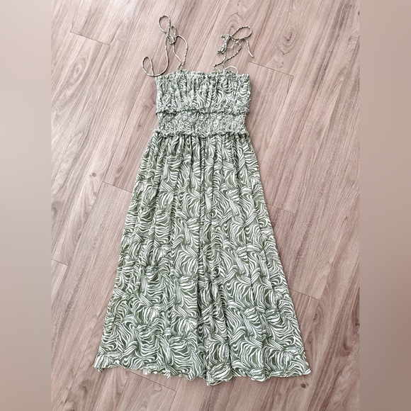 En Saison Sole Midi Dress Sage Zebra Womens Medium Cottage Romantic Feminine - Picture 1 of 9